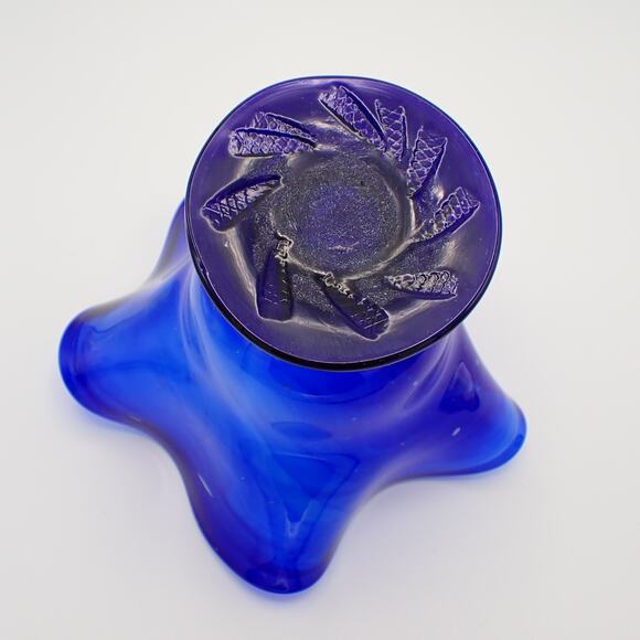 Footed Cobalt Blue Art Glass Vase with Swirl Pattern Handcrafted, Excellent Cond - Picture 10 of 10